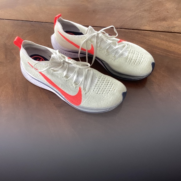 NIKE size 7 1/2 sneakers - Picture 2 of 5